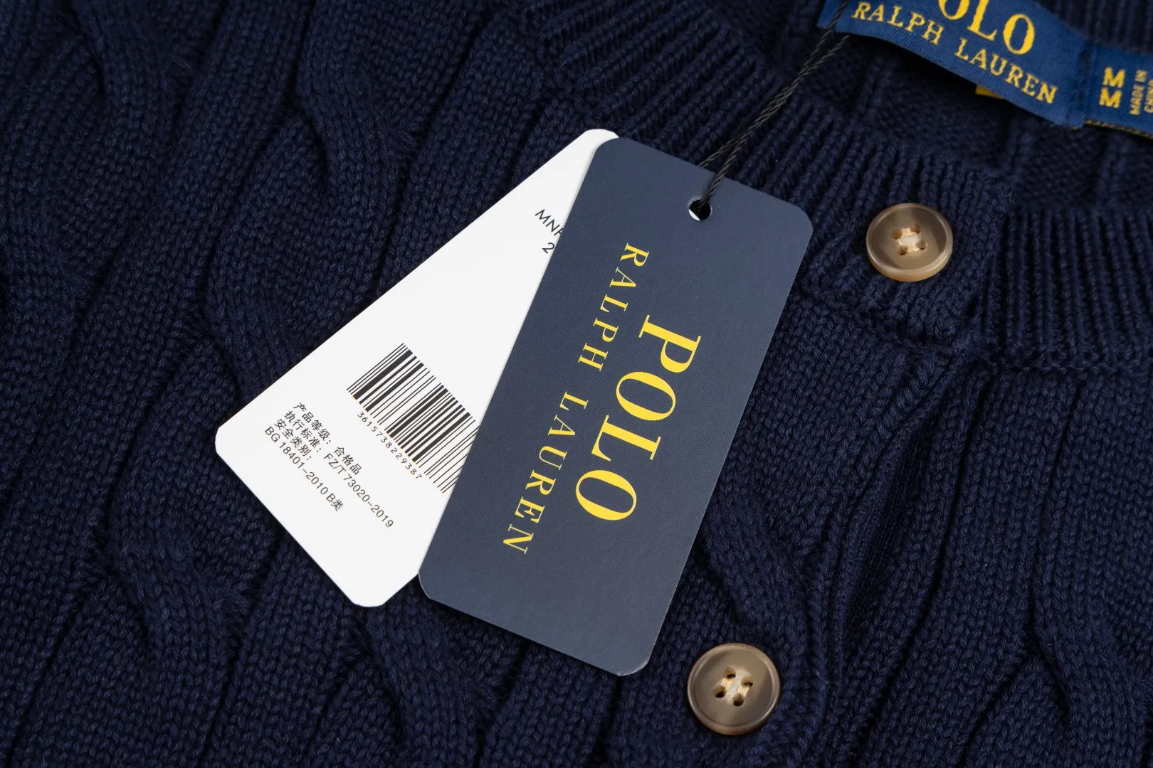 P230 #R93 RALPH LAUREN Ralph Lauren twelve colors classic small label embroidery logo seven-button knitted cable cardigan sweater women's top, high-density LOGO embroidery on the chest, original customization of tag accessories. Made of pure cotton yarn, pure cotton is skin-friendly and comfortable, small label war horse embroidered twist button cardigan sweater 🐎 high quality, follow the blogger to learn how to wear it! Let’s buy a Ralph Lauren cable sweater. It’s a super hard-to-find series after it became popular. It’s hard to find one on the official website. It’s simple and practical to wear, with a lazy and loose feel. The thickened fabric has more texture, feels soft and delicate, and has a loose fit. Whether worn alone or layered, you can wear different styles of fashion with just one piece!   Size: